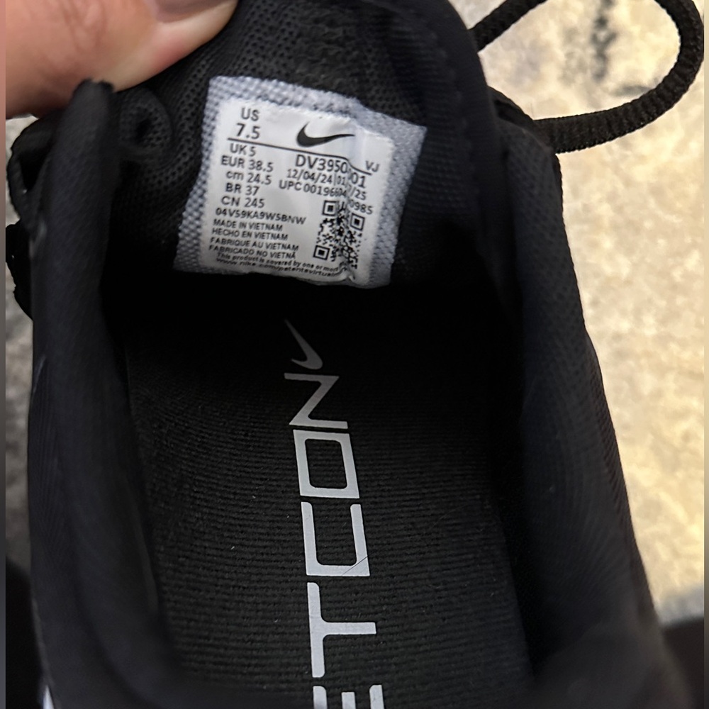 NIB 🆕 Womens Nike Metcon 5 Sneakers - Picture 5 of 8